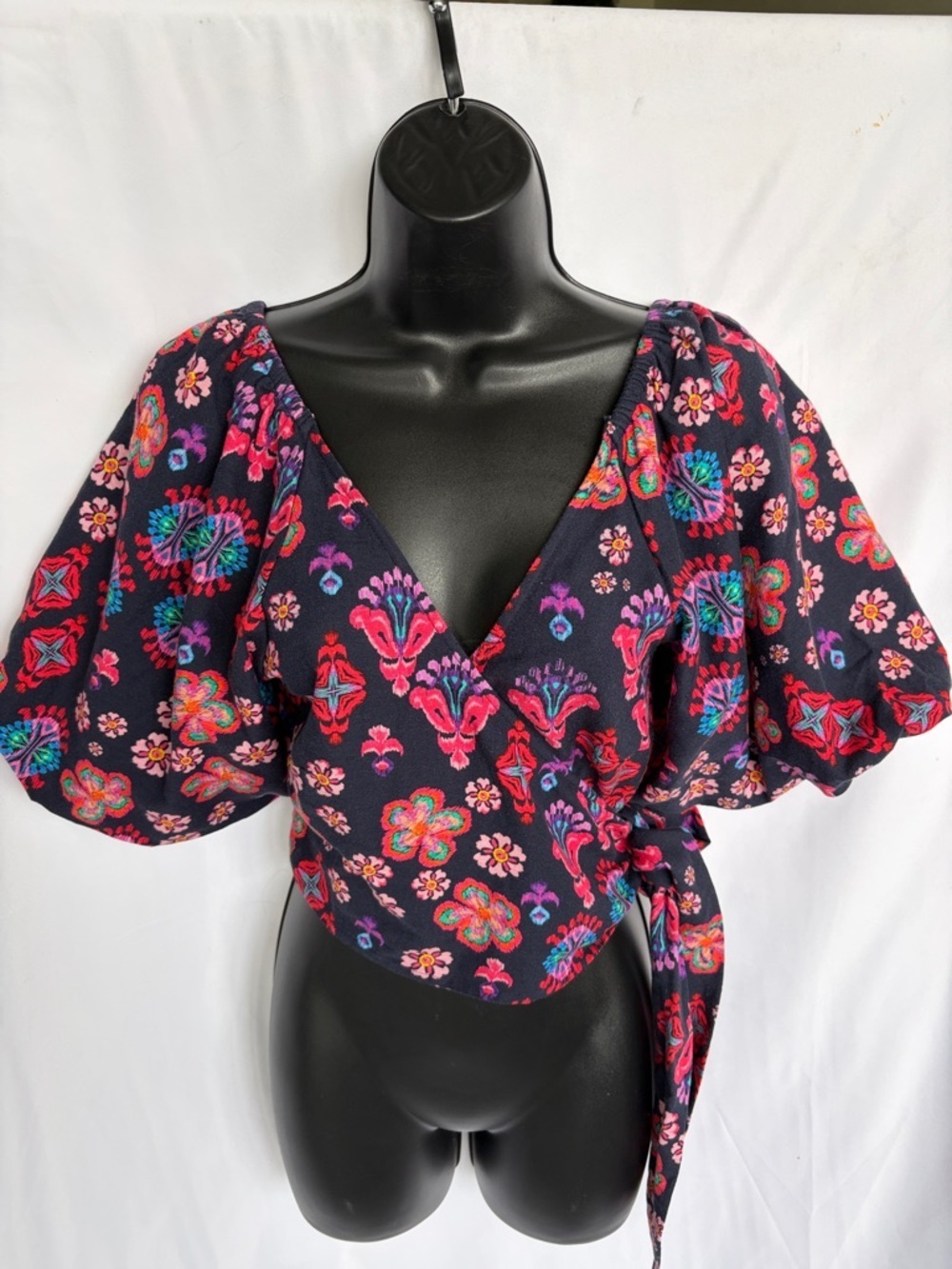 VENUS Floral Wrap Front Blouse, Crop, sz M, 17” PTP, 14” L, Linen blend - Picture 3 of 6